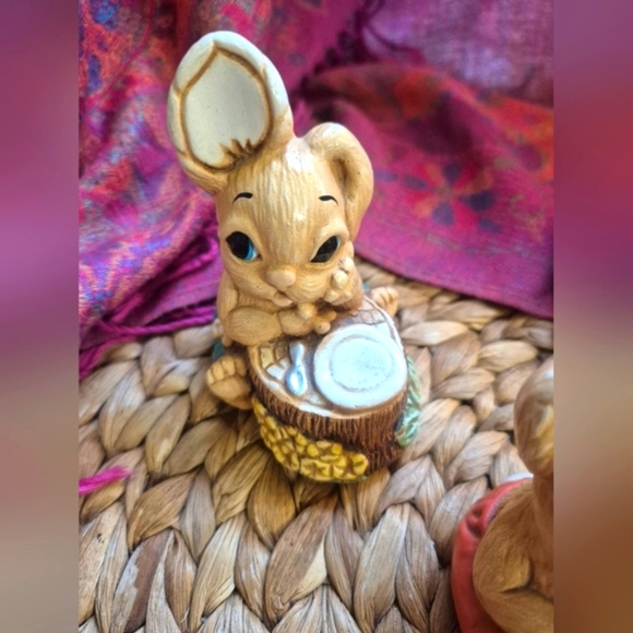 2 Woodlander And 3 Tinkerware Vintage Bunny Figurines - Picture 3 of 10